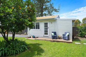 Fremily Cottage - Charming White Cottage, Berry